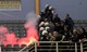 Dal riot v ecku. Tentokrt se fanouci PAOKu a AEK kdlili na hzen. Vzduchem ltalo pyro a slzn plyn...