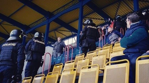 /titleImg/chachari-vyvedeni-ze-stadionu-v-teplicich/1/9570.jpg?width=570