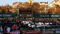 Ultras Bohemky dali ervenou kartm fanouk