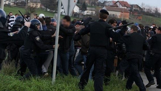 /titleImg/fanousci-hajduku-brutalne-zmlaceni-policajty-/1/4628.jpg?width=570