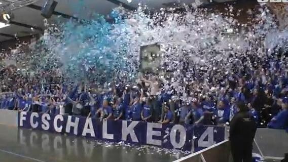 /titleImg/fanousci-schalke-si-zpestrili-prestavku-v-hale/1/4730.jpg?width=570