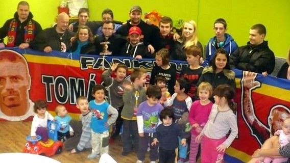 /titleImg/fanousci-sparty-nadelovali-hracky-detem-z-klokanku/1/5603.jpg?width=570