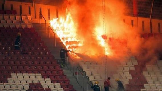 /titleImg/fanousci-sportingu-zapalili-stadion-benfiky/1/3711.jpg?width=570