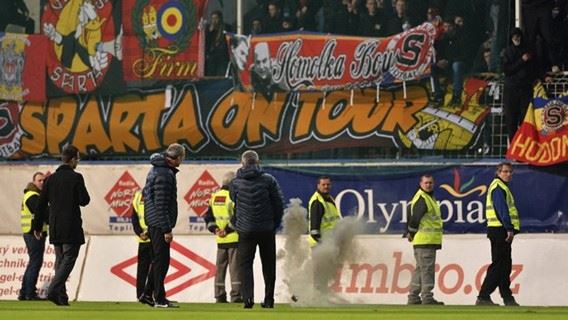 /titleImg/fanousek-sparty-se-omluvil-za-vhozenou-dymovnici/1/6008.jpg?width=570
