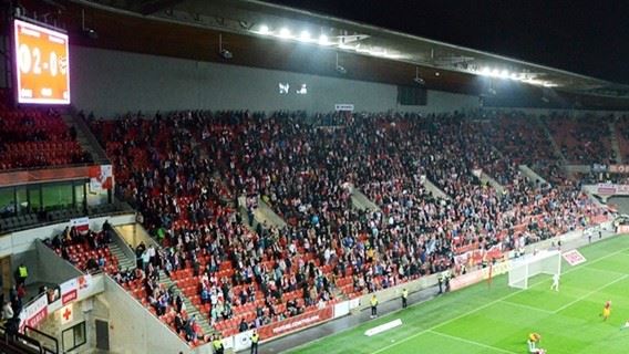 /titleImg/fotoreport-sk-slavia-praha-fk-dukla-praha/1/8591.jpg?width=570