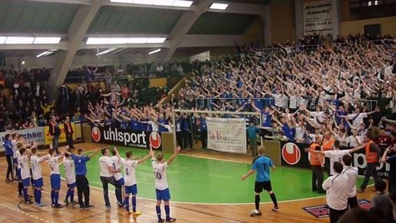 /titleImg/kdyz-jdou-ultras-povzbudit-ty-nejmensi/1/5621.jpg?width=570