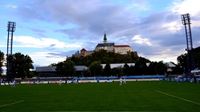 Nitransk hrad, msto od Boha pro fotbal stvoen