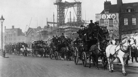 /titleImg/old-school-fotografie-z-anglie-1906-1939/1/3832.jpg?width=570