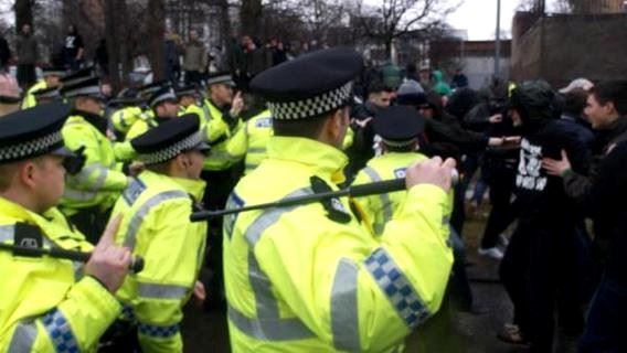 /titleImg/policie-zastavila-pochod-fanousku-celticu/1/4820.jpg?width=570