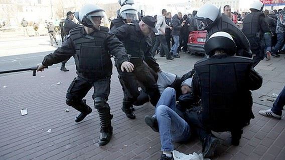 /titleImg/pred-derby-v-lodzi-se-stretli-fanousci-s-policii/1/3995.jpg?width=570