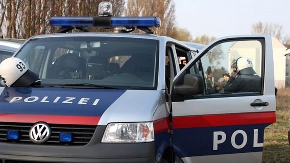 /titleImg/rakouska-policie-resi-hromadnou-rvacku-fanousku/1/3739.jpg?width=570