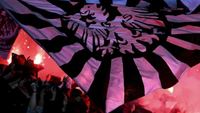 Sedm tisc fanouk Frankfurtu v Portugalsku