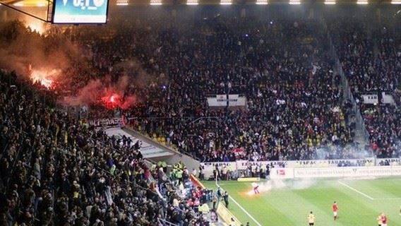 /titleImg/trener-eintrachtu-kritizoval-vhozene-pyro-na-plose/1/4040.jpg?width=570