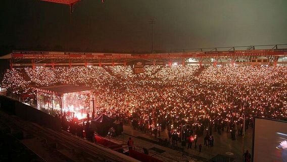 /titleImg/vice-jak-20000-fanousku-zpivalo-v-berline-koledy/1/4688.jpg?width=570