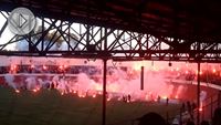 VIDEO DNE: Pyroou na stadionu v Alrsku...