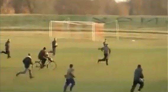 /titleImg/video-fanousek-na-kole-nahanel-rozhodciho/1/3687.jpg?width=570
